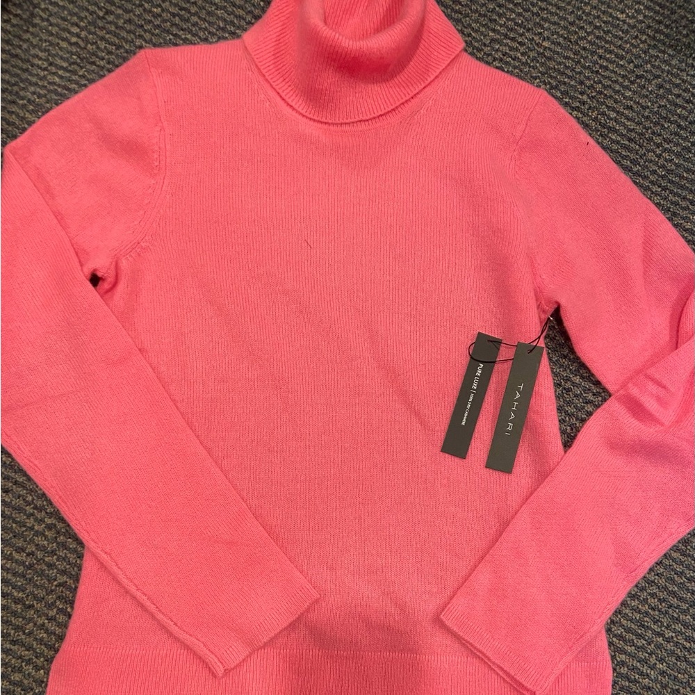 NWT Tahari 2ply cashmere turtleneck, pink